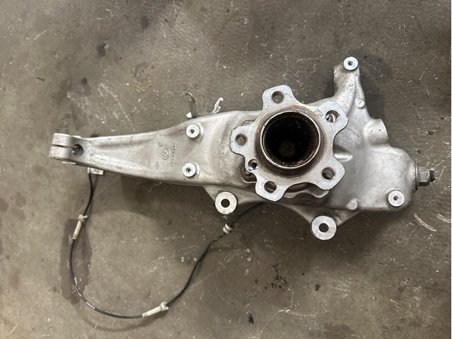 Цапфа поворотного кулака 31206884382 BMW