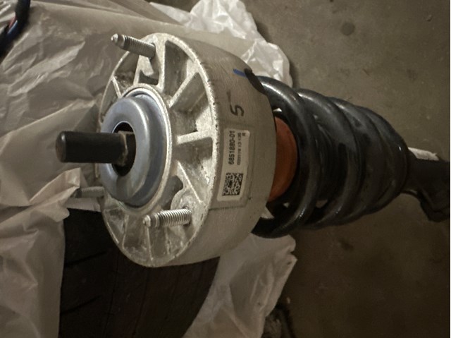Подушка амортизатора переднього 31306851880 BMW