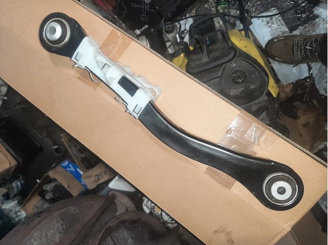 Балансир задній нижній, правий 33306878030 BMW