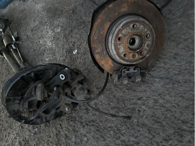 Цапфа поворотного кулака 33326792524 BMW