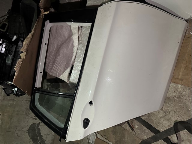 Двері пасажирські задні праві 41007206120 BMW