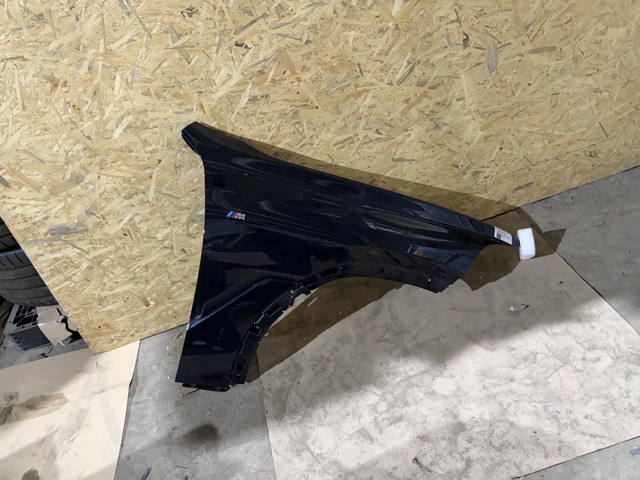Переднє праве крило 41008737622 BMW