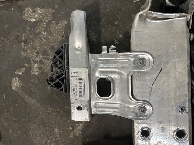 Кронштейн абсорбера переднього бампера 51117266194 BMW