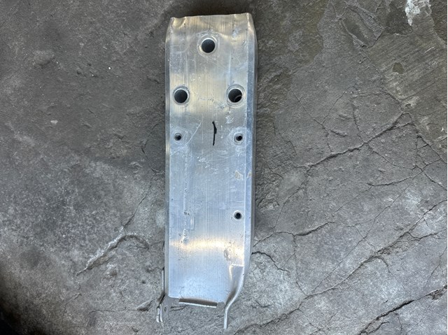 Кронштейн підсилювача переднього бампера 51117266196 BMW