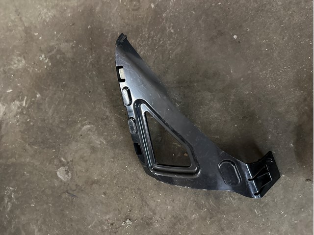 Лівий кронштейн переднього бампера 51117357201 BMW
