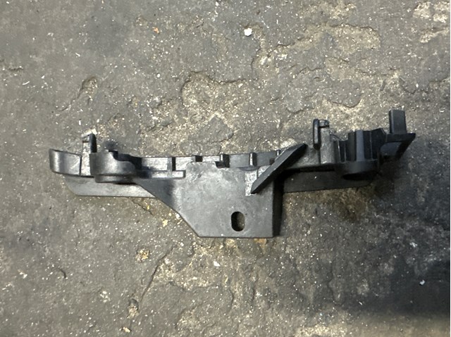 Направляюча переднього бампера, права 51117385350 BMW