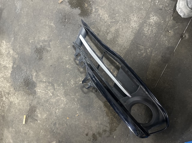 Решітка переднього бампера, права 51117396888 BMW