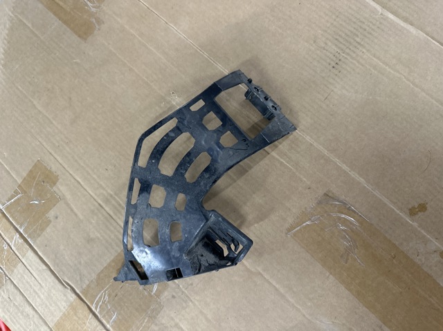 Напрямна переднього бампера, права 51117458364 BMW