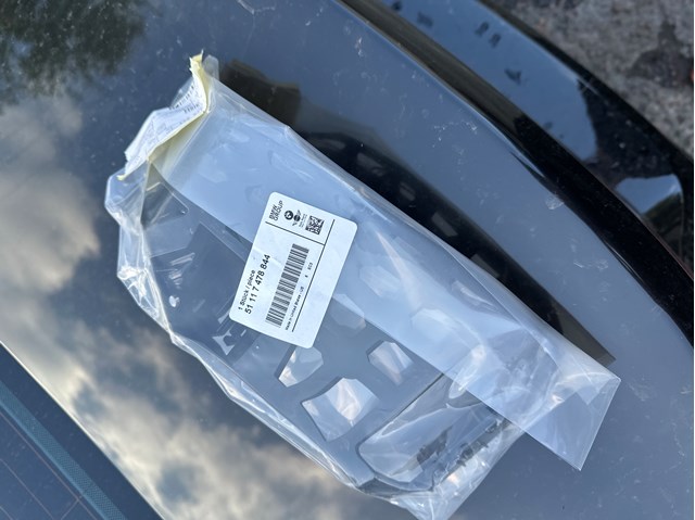 Направляюча переднього бампера, права 51117478844 BMW
