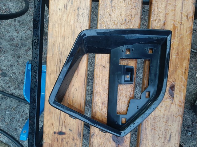 Переднє ліве ікло бампера 51118085457 BMW