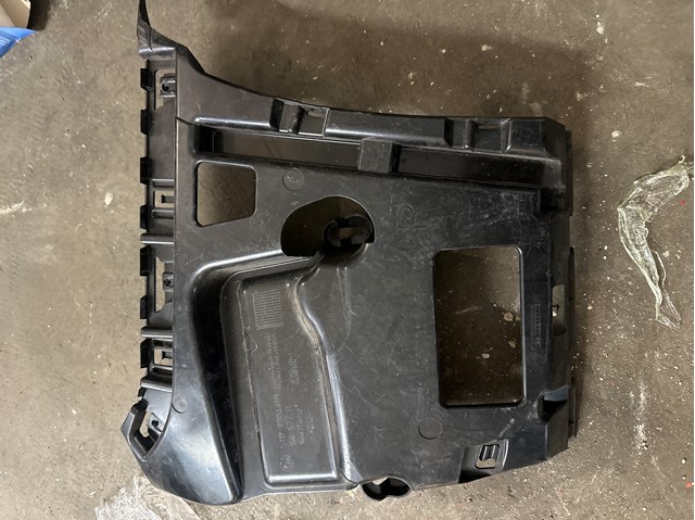 Кронштейн бампера заднього, правий 51127384480 BMW