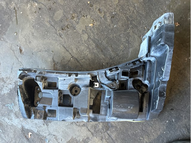Лівий кронштейн кріплення бампера заднього 51128069245 BMW