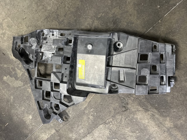 Кронштейн бампера заднього, зовнішній лівий 51128069247 BMW