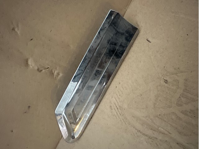 Молдинг переднього правого крила 51137298870 BMW
