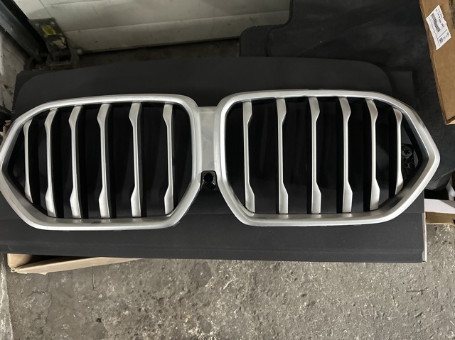 Облицювання радіатора 51137481386 BMW