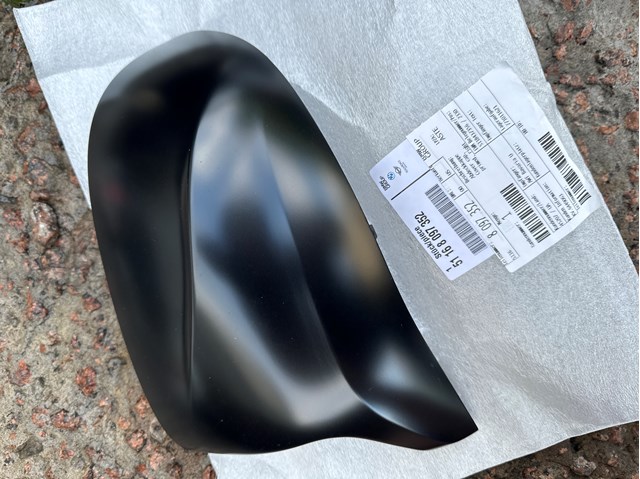 Накладка дзеркала заднього виду, права 51168097352 BMW