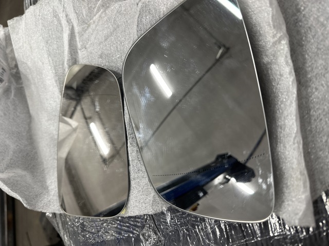 Скло дзеркала заднього виду, правого 51168739632 BMW