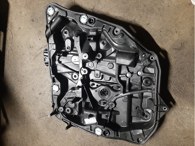 Склопідйомник задніх правих дверей 51337487088 BMW