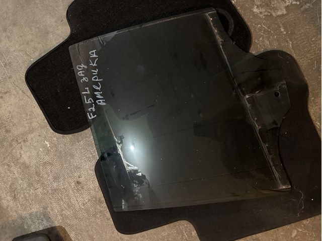 Скло задньої двері лівої 51357391675 BMW