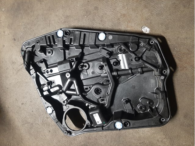 Склопідйомник задніх правих дверей 51357498154 BMW