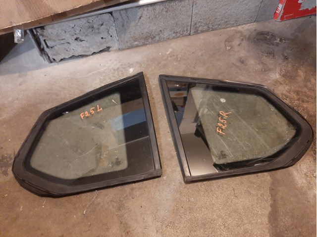 Скло кузова/багажного відсіку, праве 51377205630 BMW