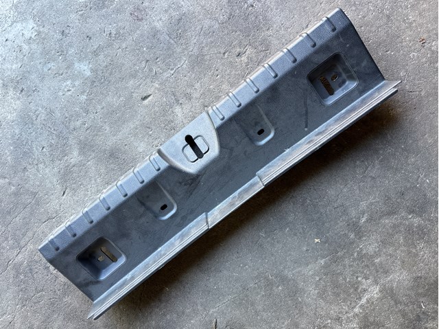 Облицювання задньої панелі багажника 51477221868 BMW