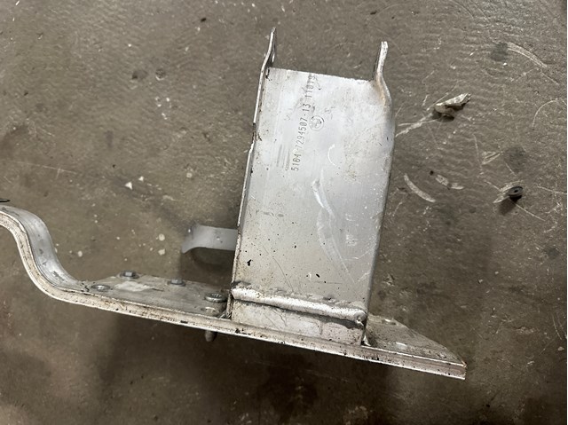 Кронштейн підсилювача переднього бампера 51647294507 BMW