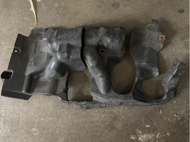 Утеплювач капота 51757185170 BMW