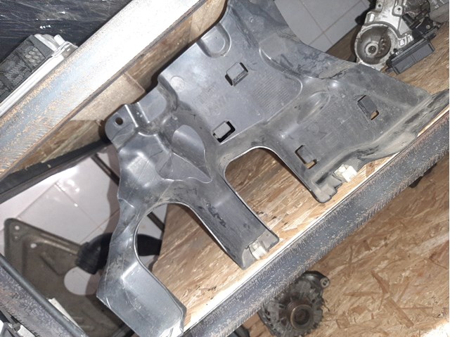 Захисний кожух кермового механізму 51757340192 BMW