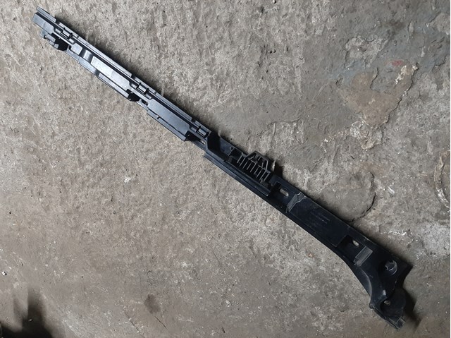 Кронштейн зовнішньої накладки порога правого 51777204022 BMW