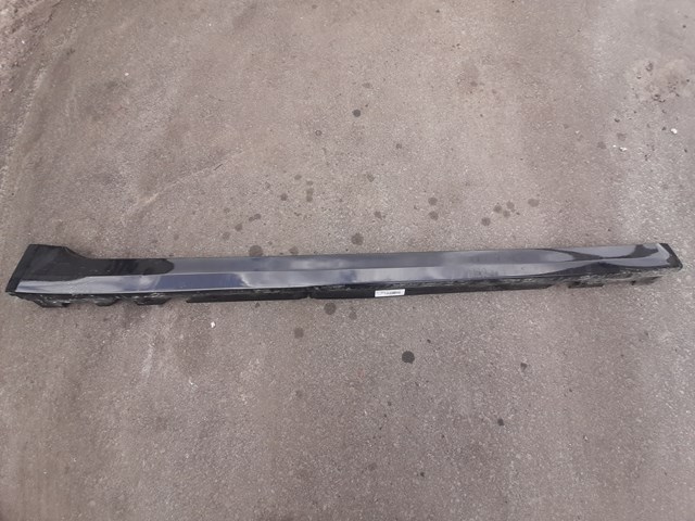 Накладка зовнішня (молдинг) порога, правий 51777387338 BMW