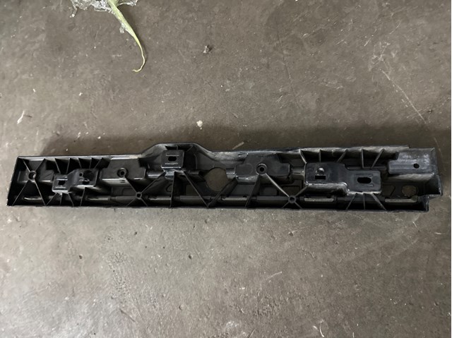Кронштейн зовнішньої накладки порога правого 51777387344 BMW