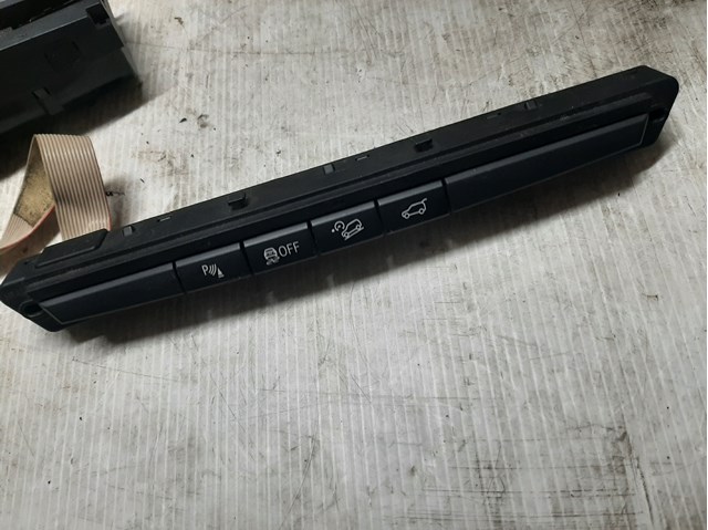 Блок кнопок центральної консолі 61319208218 BMW