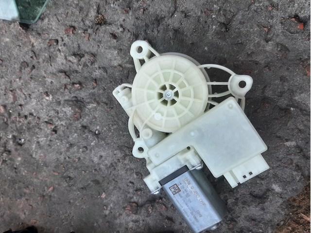 Привід ліфта передній 61359450069 BMW