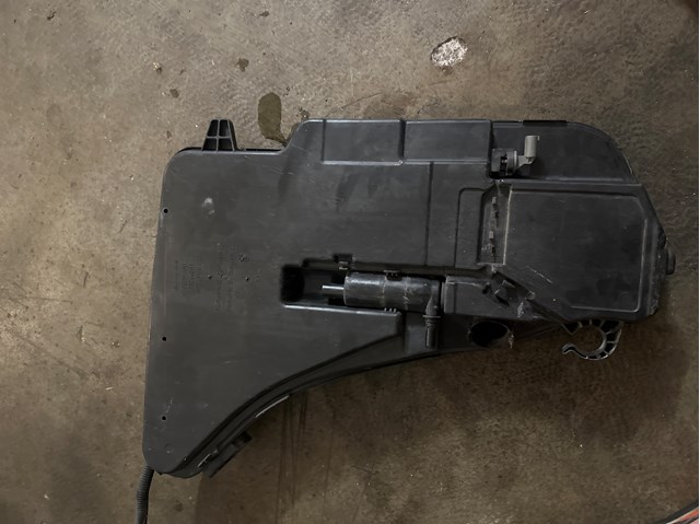 Бачок склоомивача 61667269668 BMW