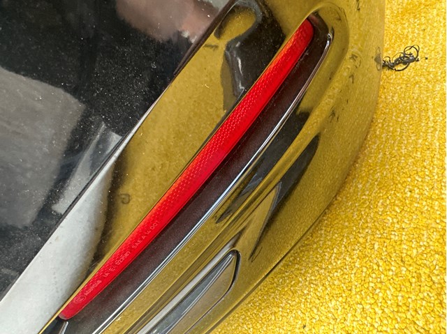 Відбивач бампера заднього правий 63147400208 BMW
