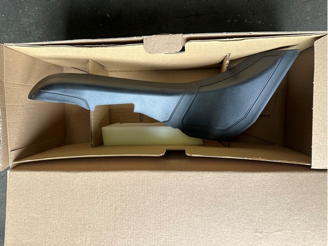 Накладка під задній ліхтар, лівий 63218493821 BMW