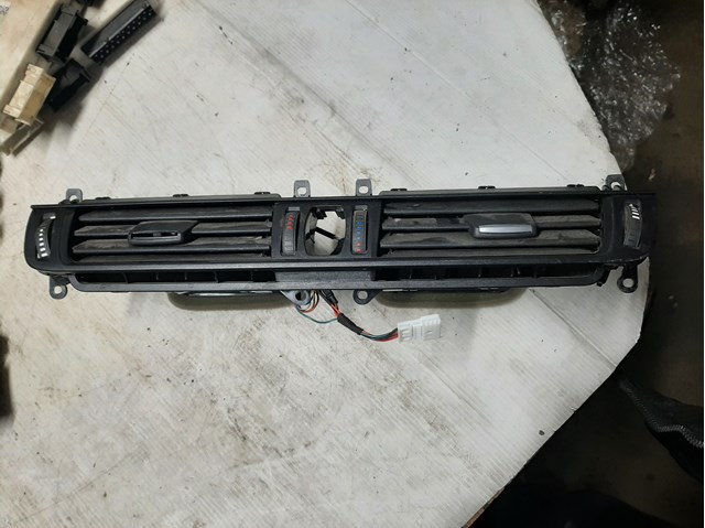Решітка повітроводу 64229252648 BMW