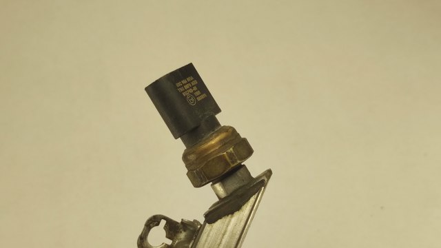 Датчик тиску палива 03C906051A VAG