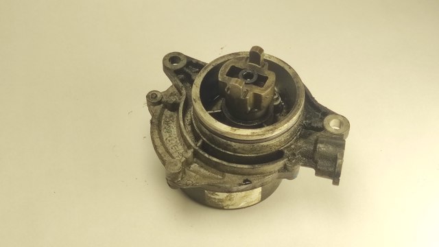 Насос вакуумний 11667791232 BMW