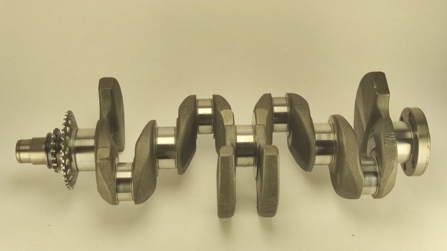 Колінвал двигуна 1340121040 TOYOTA