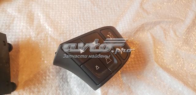 Блок кнопкових перемикачів кермового колеса 30739640 VOLVO
