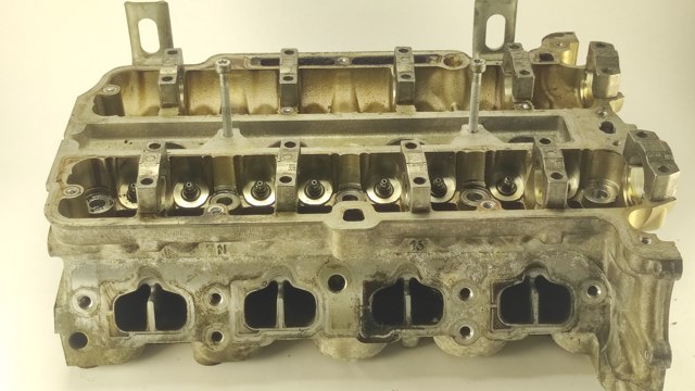 Головка двигуна 55562229 GM
