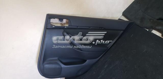 Картки обшивки задніх дверей правих 6701005140B0 TOYOTA