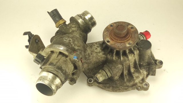 Помпа водяна, (насос) охолодження 7524552 BMW