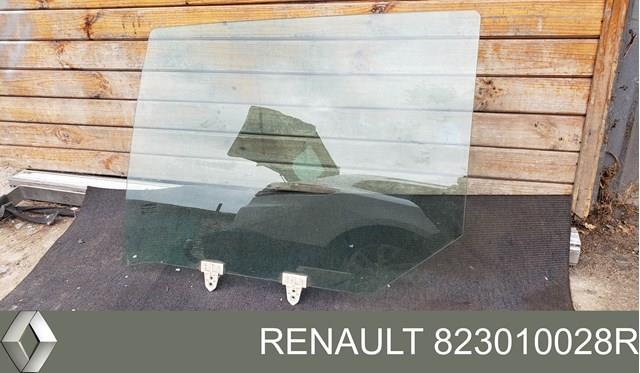 Скло заднє ліве 823010028R RENAULT