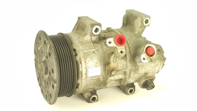 Компресор кліматичної установки 8831042260 TOYOTA