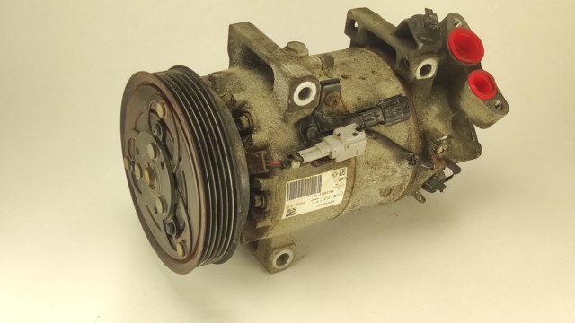 Компресор кліматичної установки 926004990R RENAULT