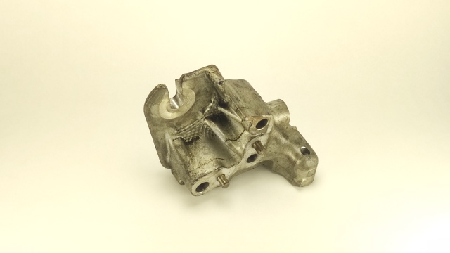Кронштейн подушки (опори) двигуна, лівої 9805300680 PEUGEOT