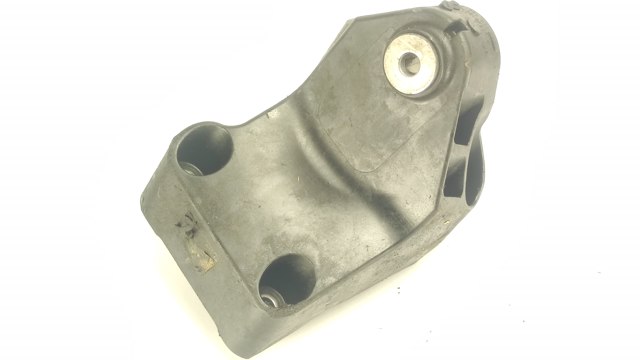 Кронштейн подушки (опори) двигуна, лівої A6542232200 MERCEDES
